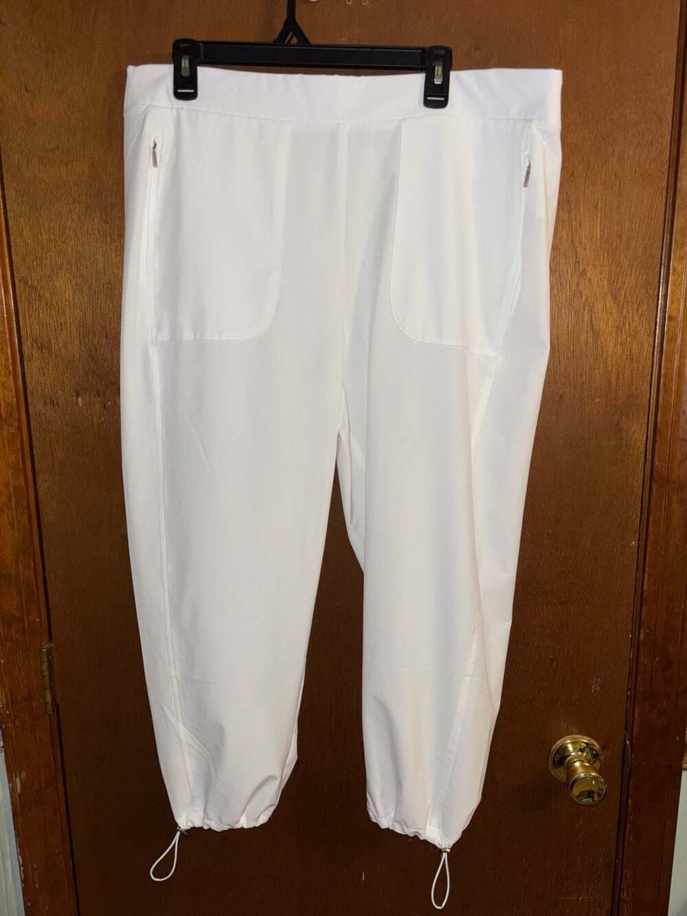 Chico's Zenergy White Bungee Hem Cropped Pants Size 3 / US 16